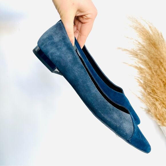 NEW DONALD J PLINER Two Tone Navy Blue Silver Metallic Pointy Toe Flats Shoes 7 - Picture 9 of 10